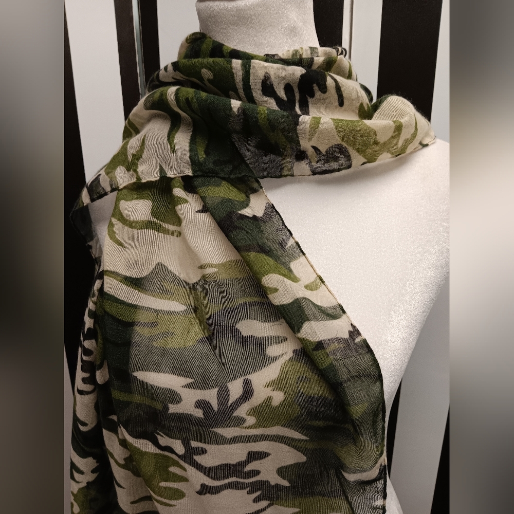 Long rectangular camo scarf - Picture 5 of 6